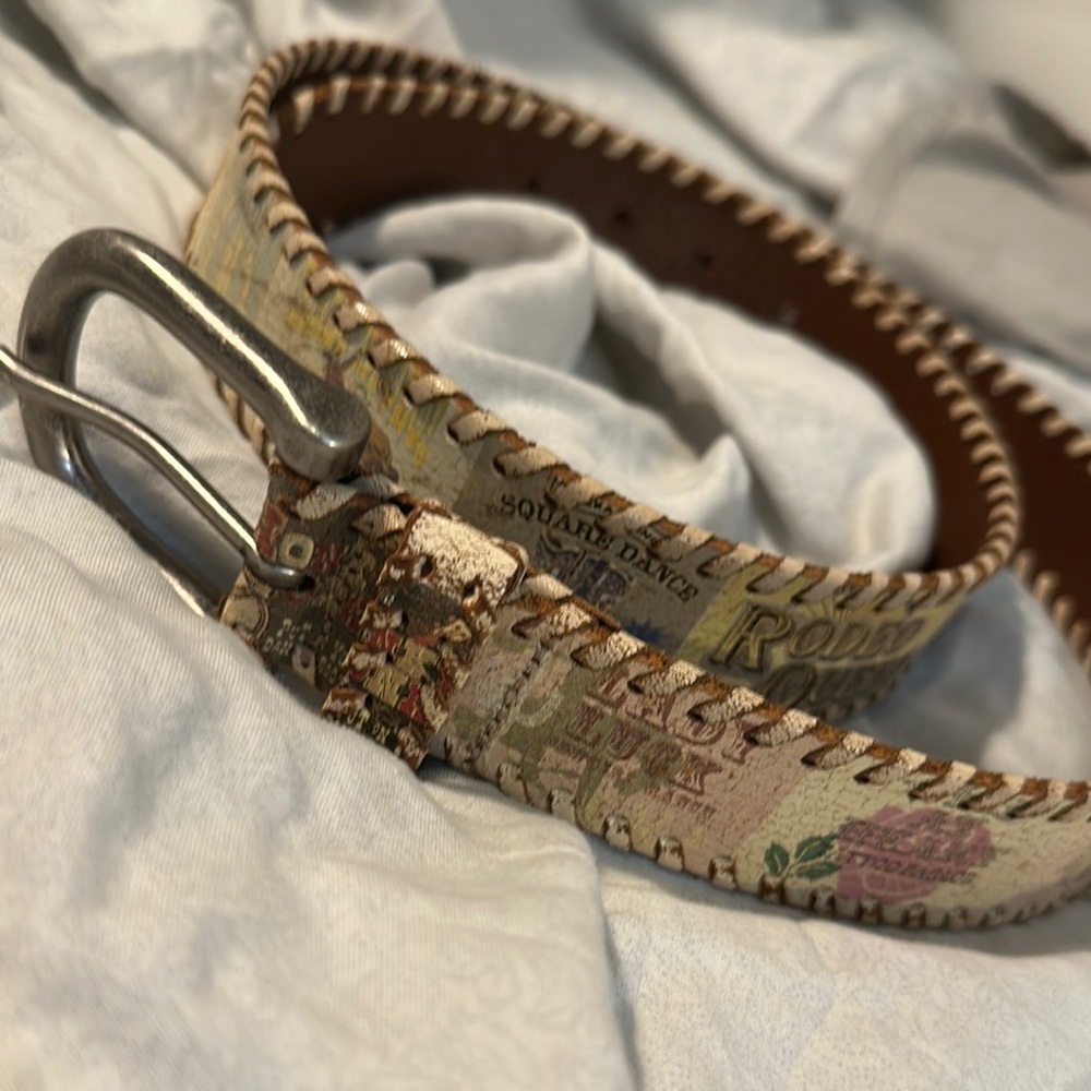 Stylish Fossil Leather Rodeo Belt